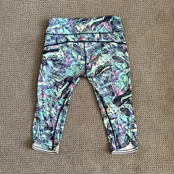 Lululemon Top Speed Crop 8 - Picture 7 of 10
